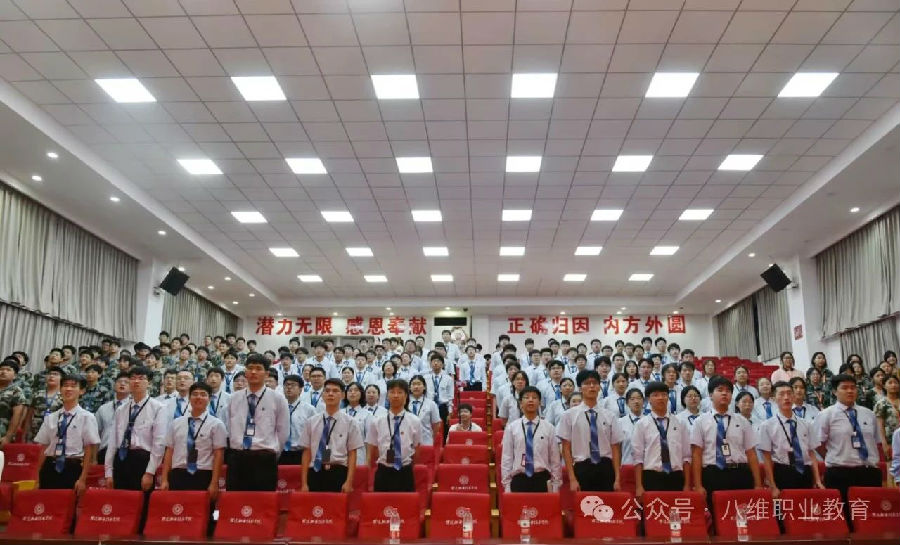 八維教育宿遷職業技術學院一起向未來越努力越幸運活動圓滿落幕