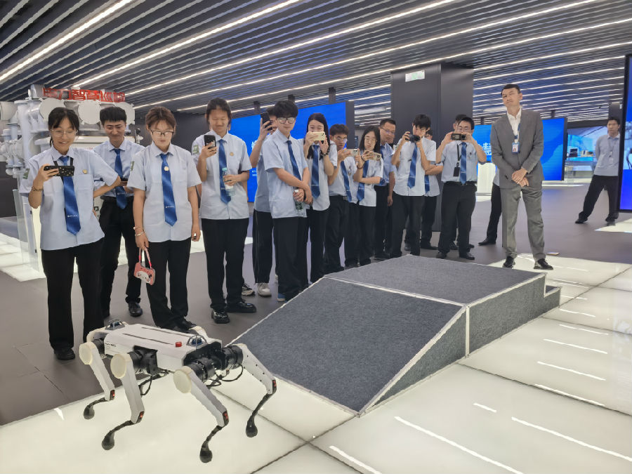 八維職業學校人工智能專業第三波就業喜報來襲