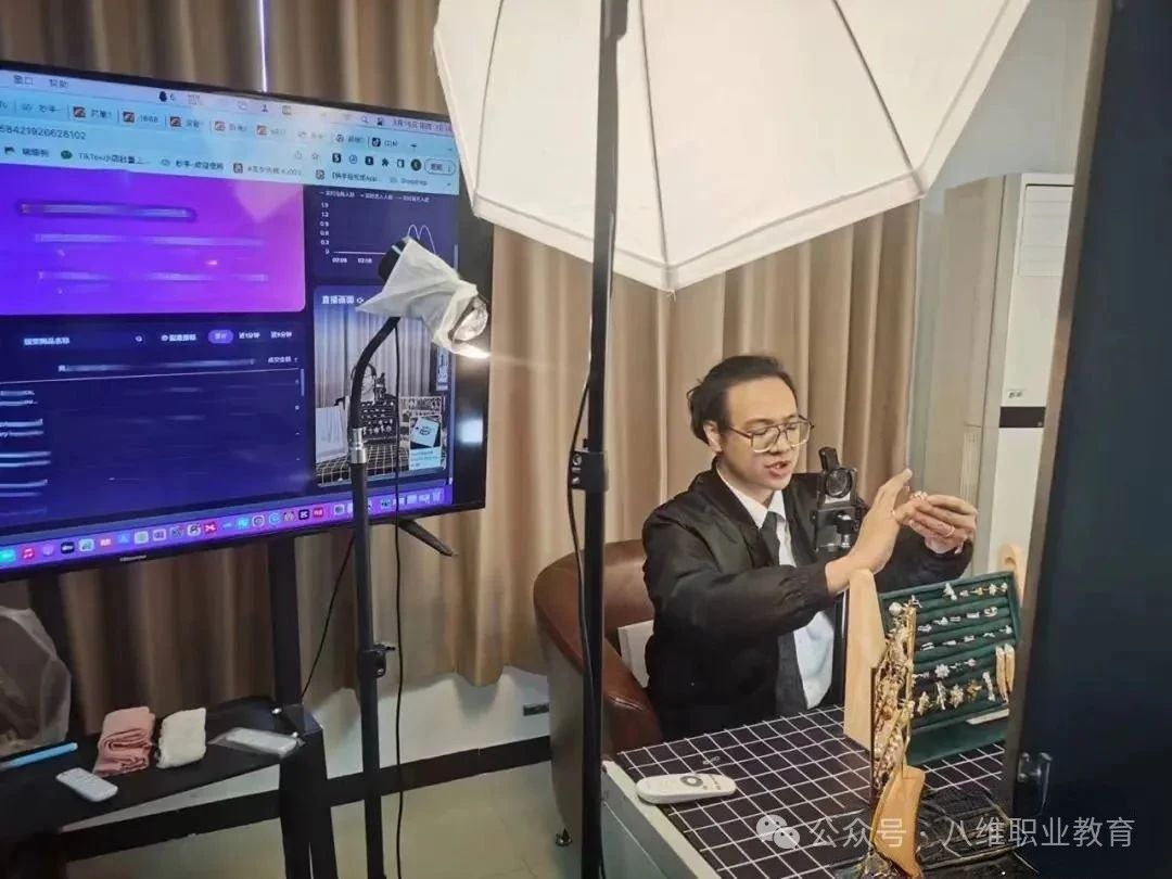 八維職業(yè)學(xué)校國際新媒體專業(yè)最近就業(yè)喜報(bào)來襲