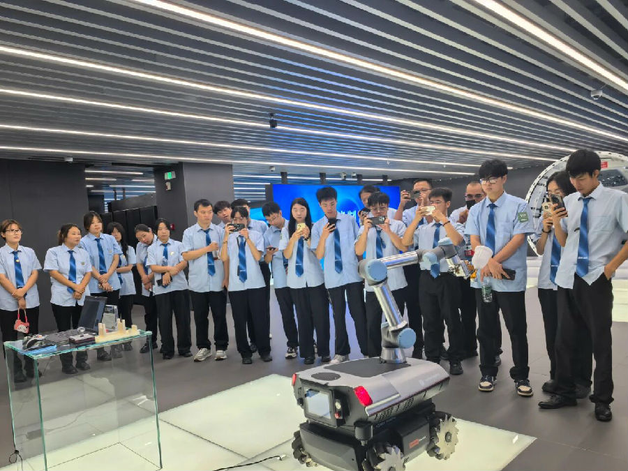 八維教育學子10月就業喜報薪鮮送達